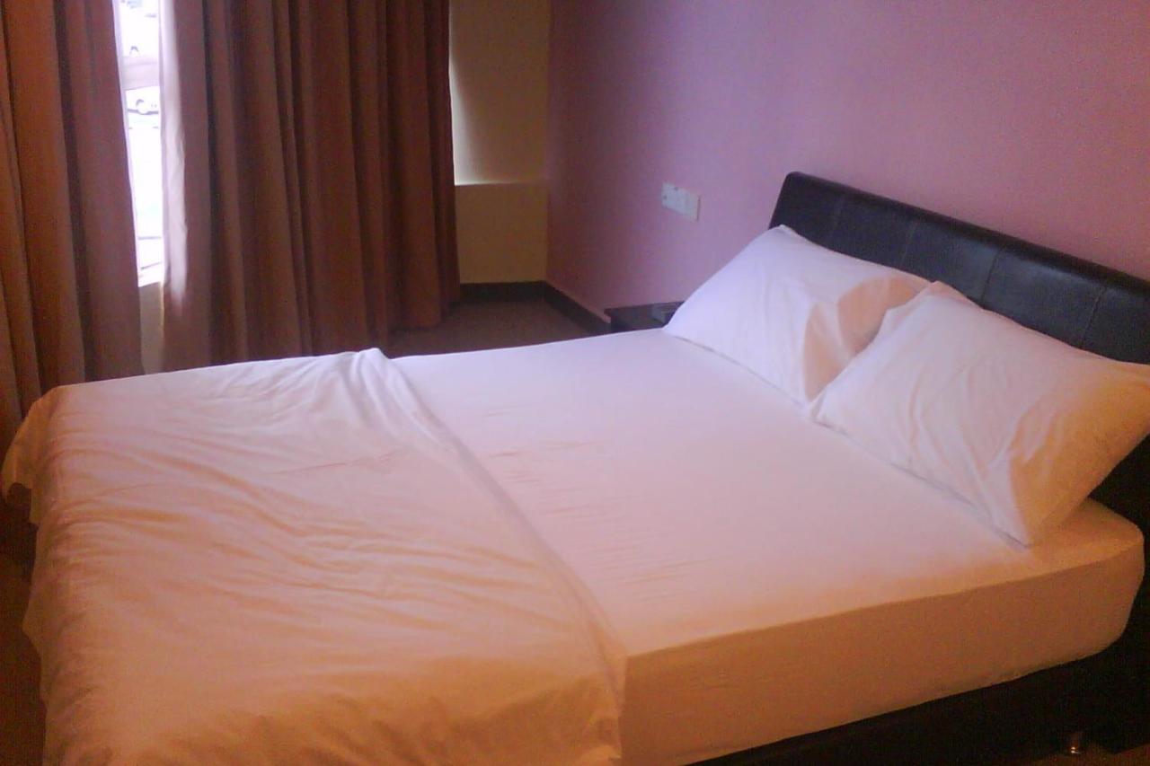 Oyo 90021 Star View Hotel Kampong Batu Tiga Exterior photo